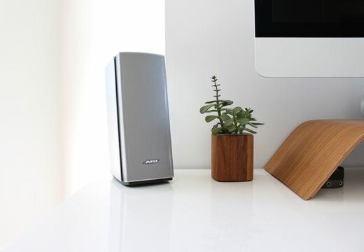 補聴器のように使えるスピーカーとは?