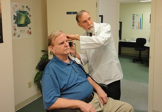 耳鼻科での補聴器の相談や購入について