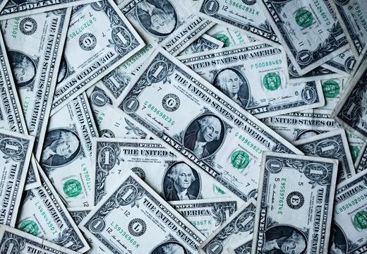 相場は片耳約15万円、価格で考える補聴器の選び方